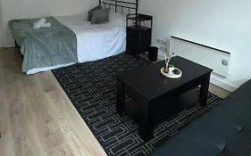 Maya Cottage - Central Location With Private Parking